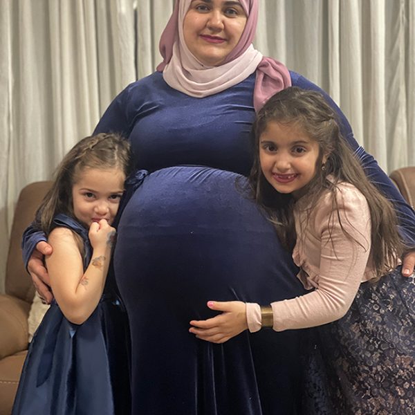 expectant mom and daughters