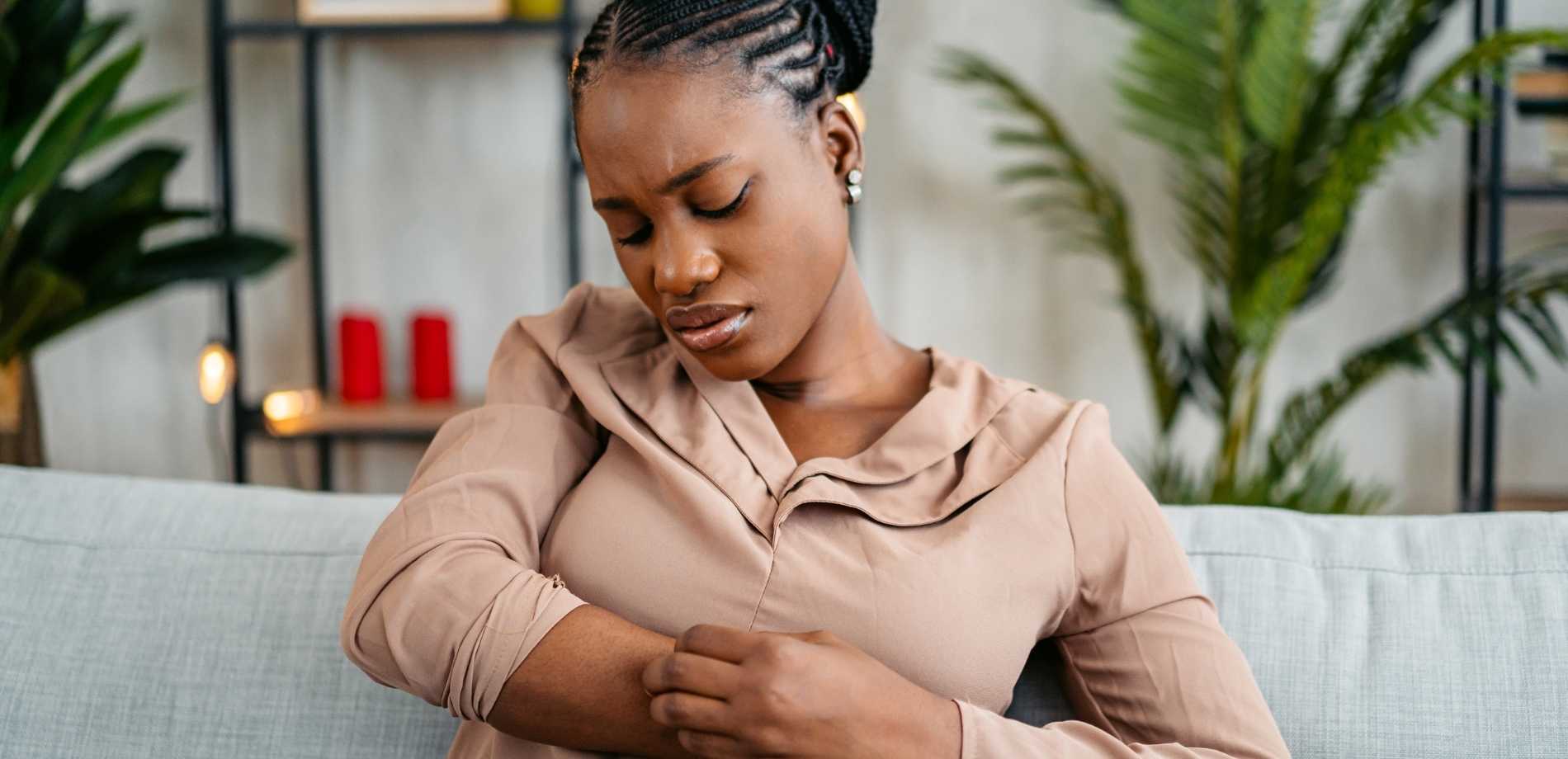 Red, Itchy, Scaley Skin? Five Clues to Spot the Difference Between Psoriasis and Eczema.